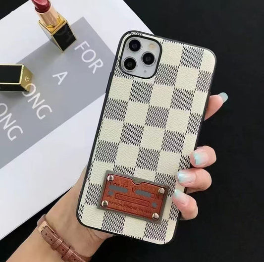 スマホケース  高級感   ダブルＶ 耐衝撃・防振性能に優れ、高級感あふれるスマホケースで、iPhone に対応