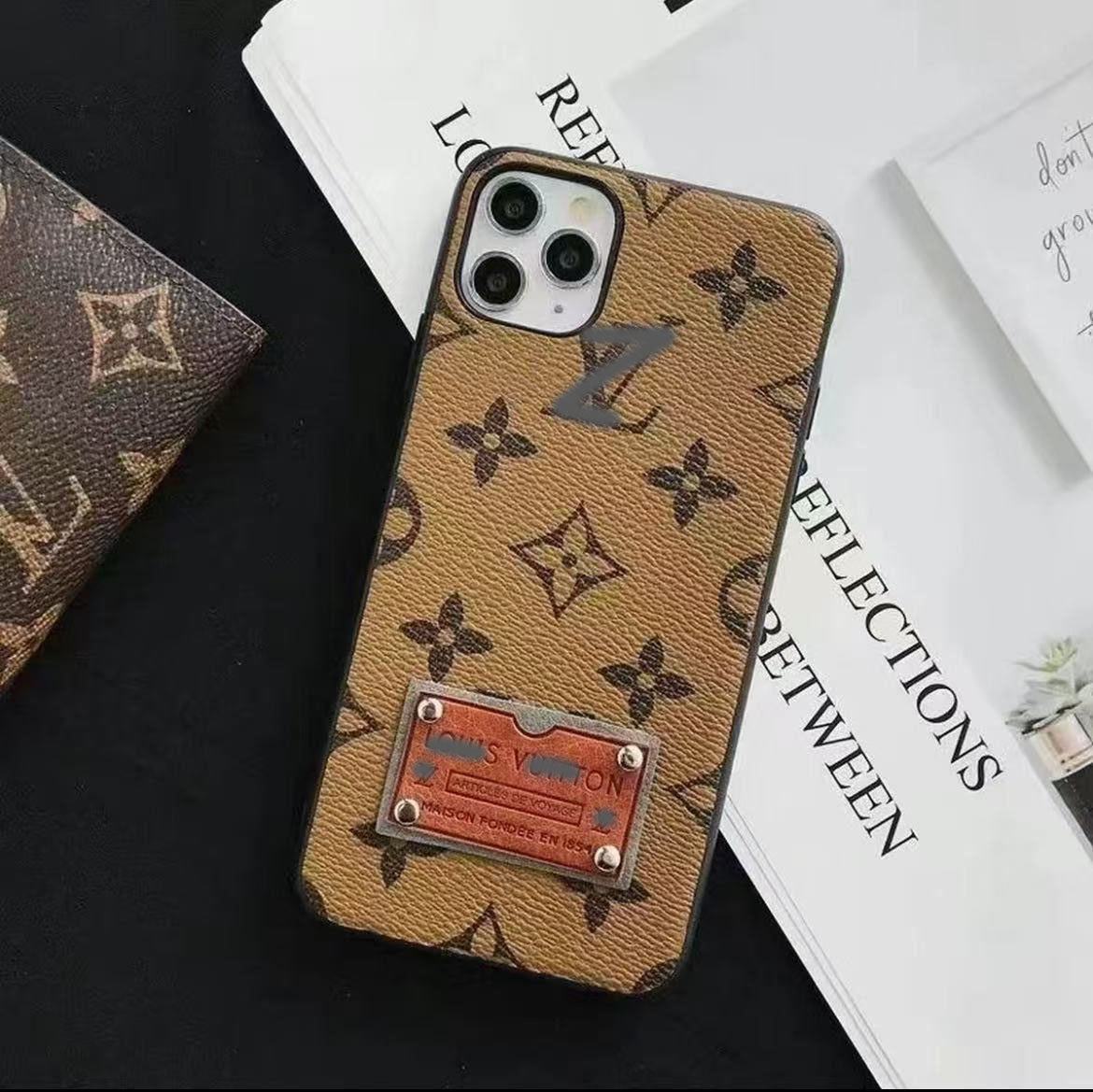 スマホケース  高級感   ダブルＶ 耐衝撃・防振性能に優れ、高級感あふれるスマホケースで、iPhone に対応