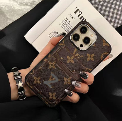 スマホケース  高級感 カードを差し込めるスマホケース  ダブルＶ 耐衝撃・防振性能に優れ、高級感あふれるスマホケースで、iPhone に対応