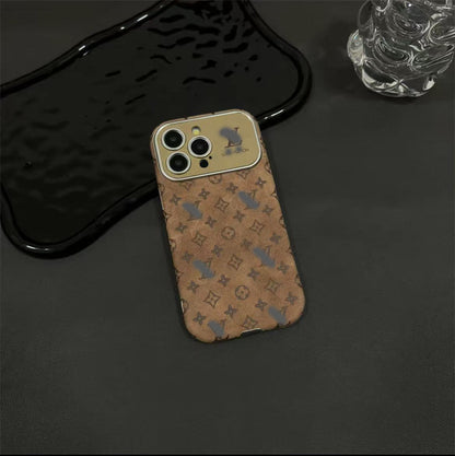 スマホケース  マット調の質感 ダブルＶ 耐衝撃・防振性能に優れ、高級感あふれるスマホケースで、iPhone に対応