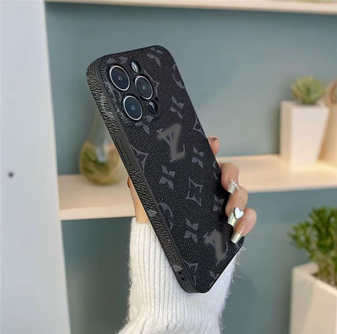 スマホケース  高級感   ダブルＶ  耐衝撃・防振性能に優れ、高級感あふれるスマホケースで、iPhone に対応