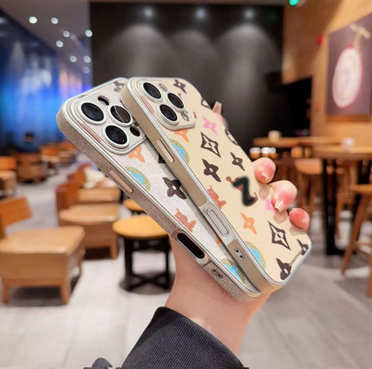 スマホケース  革製手描き風 高級感  ダブルＶ 耐衝撃・防振性能に優れ、高級感あふれるスマホケースで、iPhone に対応