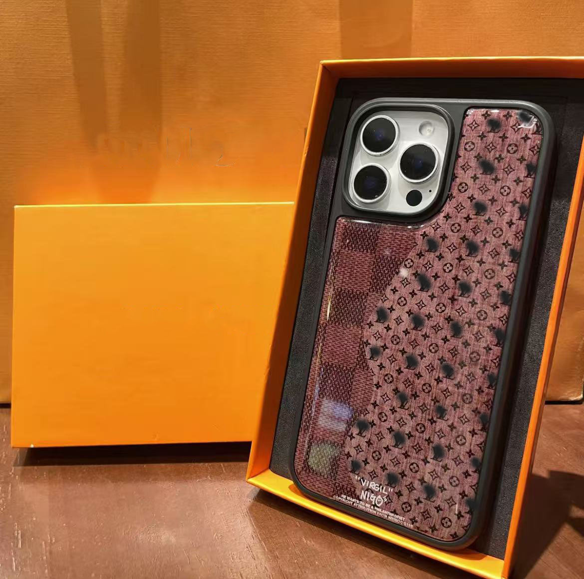 スマホケース  高級感アクリル  ダブルＶ 耐衝撃・防振性能に優れ、高級感あふれるスマホケースで、iPhone に対応
