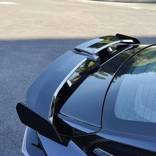 カー用品　車アクセサリー　セダン共通のリアスポイラー改装、穴あけ不要、ABS 素材 蝶型リアスポイラー