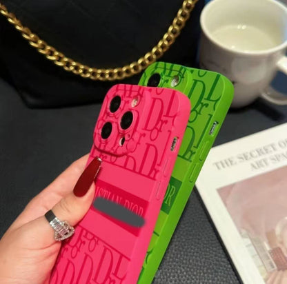 スマホケース  高級感シリコン素材  ダブルDI** 耐衝撃・防振性能に優れ、高級感あふれるスマホケースで、iPhone に対応