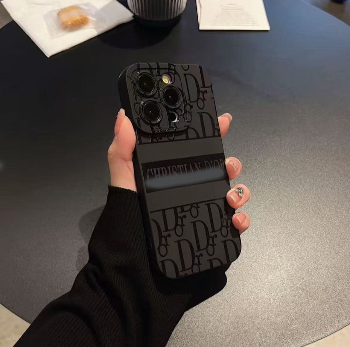 スマホケース  高級感シリコン素材  ダブルDI** 耐衝撃・防振性能に優れ、高級感あふれるスマホケースで、iPhone に対応