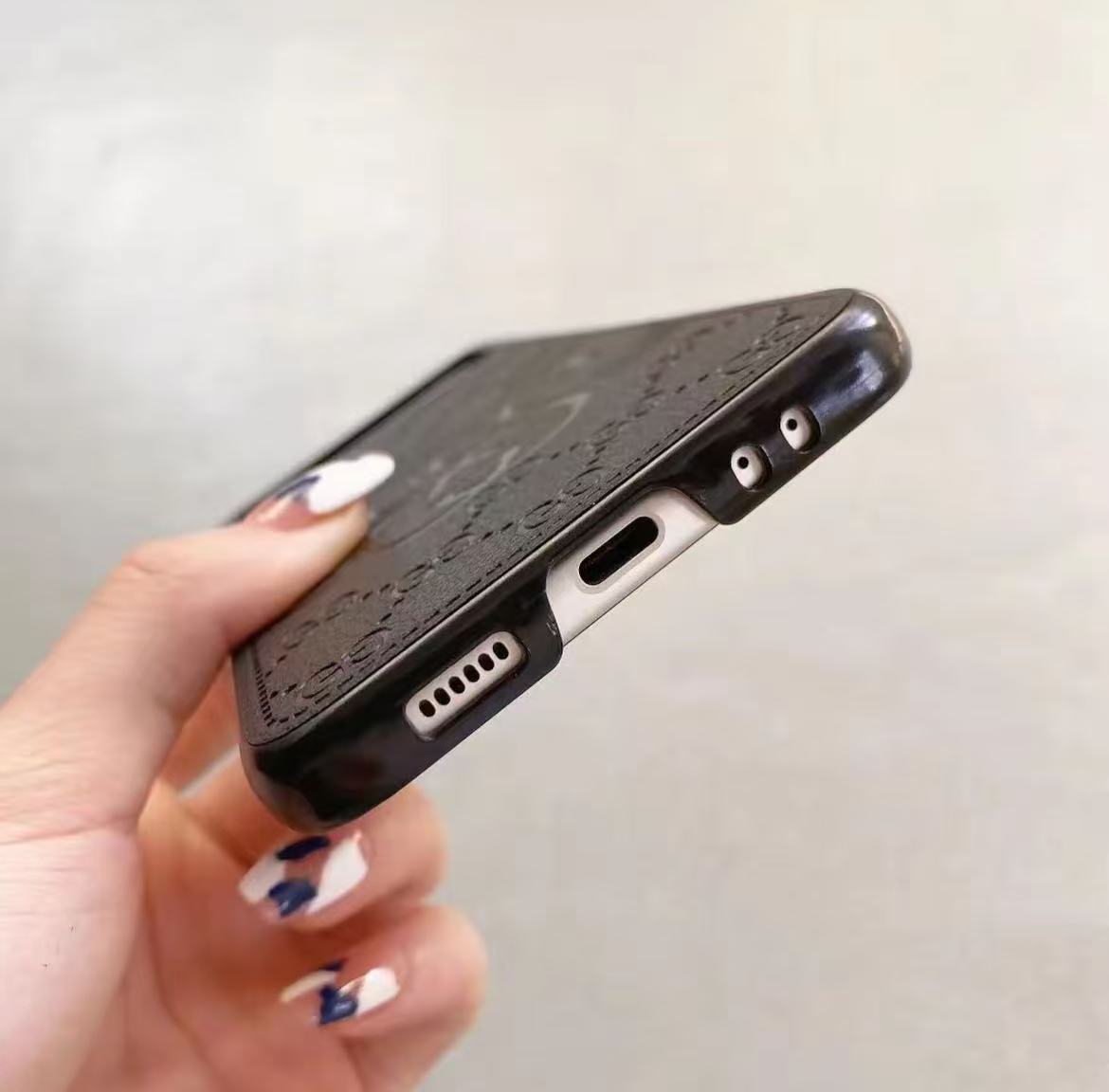 スマホケース  高級感   ダブルG  Galaxy Z Flip 専用  耐衝撃・防振性能に優れ、高級感あふれるスマホケースで、iPhone に対応