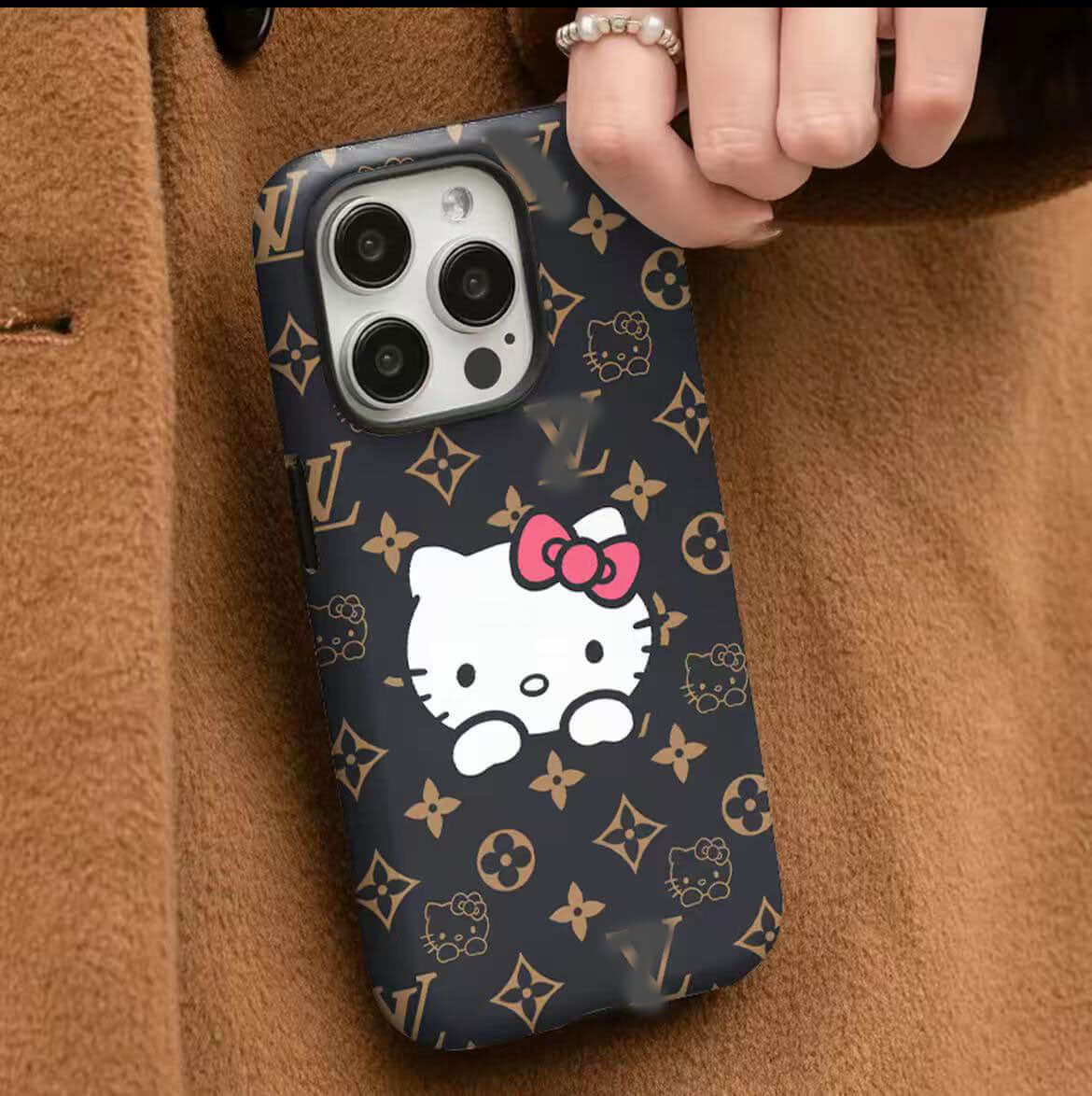 スマホケース  高級感 ハローキティ  ダブルV  耐衝撃・防振性能に優れ、高級感あふれるスマホケースで、iPhone に対応