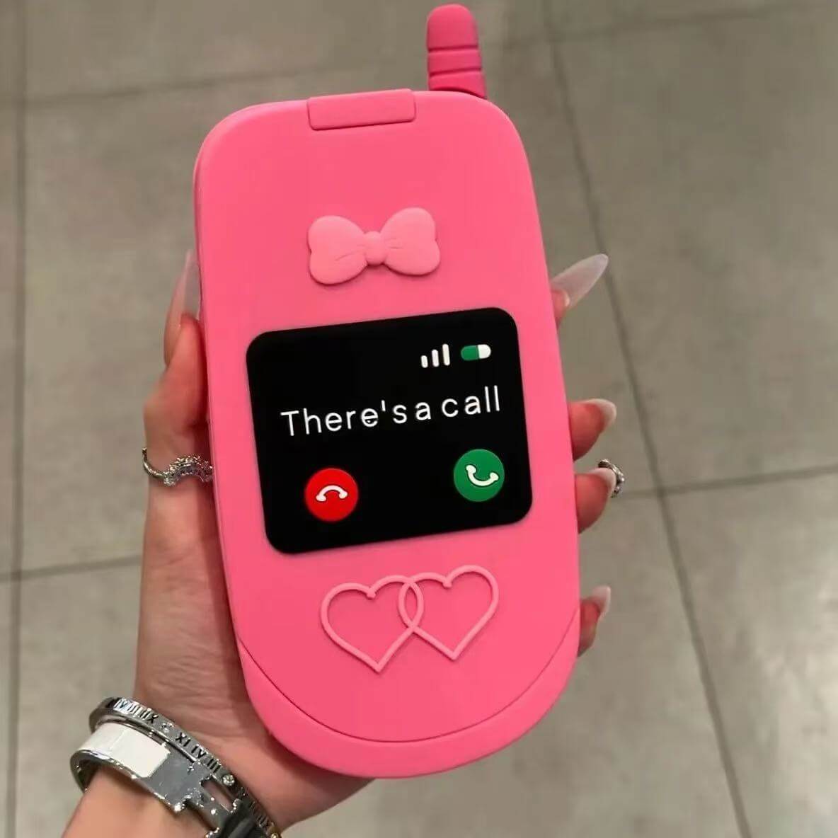 スマホケース  折りたたみ式カートゥーンスマホケース  耐衝撃・防振性能に優れ、高級感あふれるスマホケースで、iPhone に対応