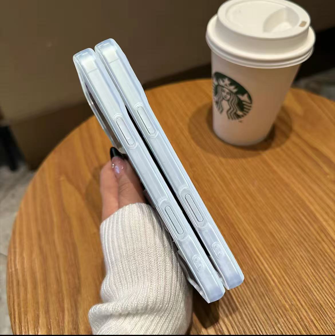 スマホケース  ダブルＶ 12 星座柄 耐衝撃・防振性能に優れ、高級感あふれるスマホケースで、iPhone11~16 に対応