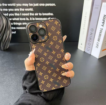 スマホケース  高級感ノーボーダーマホケース  ダブルＶ 耐衝撃・防振性能に優れ、高級感あふれるスマホケースで、iPhone13~16 に対応