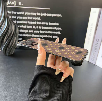 スマホケース  高級感ノーボーダーマホケース  ダブルＶ 耐衝撃・防振性能に優れ、高級感あふれるスマホケースで、iPhone13~16 に対応