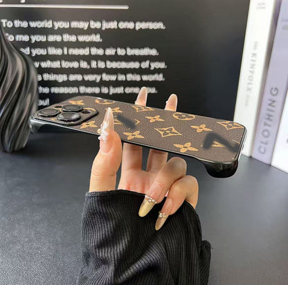 スマホケース  高級感ノーボーダーマホケース  ダブルＶ 耐衝撃・防振性能に優れ、高級感あふれるスマホケースで、iPhone13~16 に対応