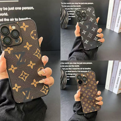 スマホケース  高級感ノーボーダーマホケース  ダブルＶ 耐衝撃・防振性能に優れ、高級感あふれるスマホケースで、iPhone13~16 に対応