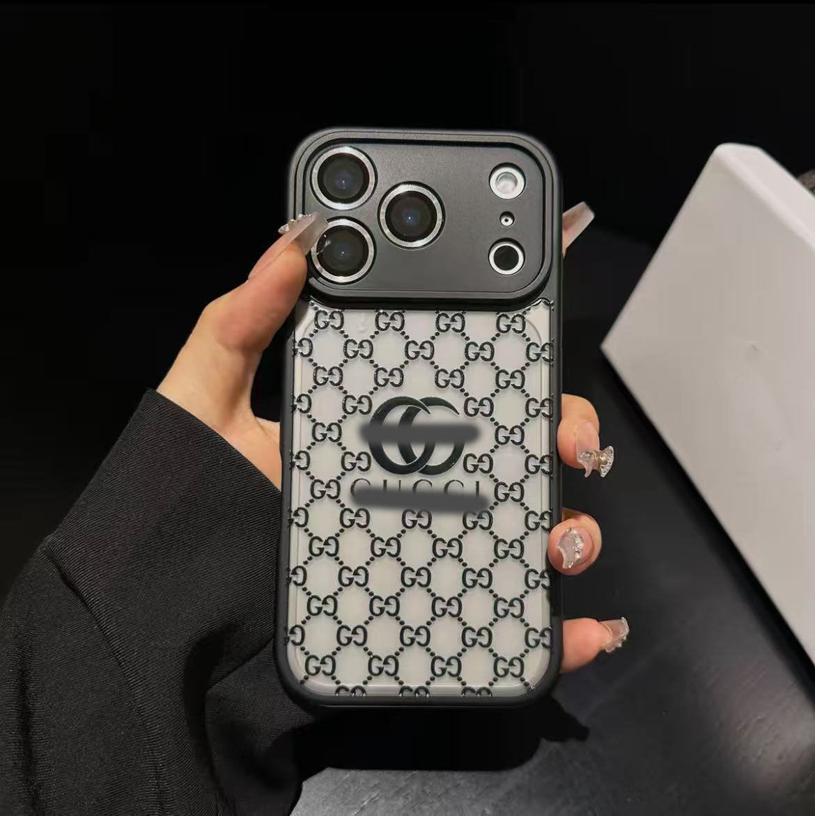 スマホケース  高級マット調の質感  ダブルＶ&C&G 耐衝撃・防振性能に優れ、高級感あふれるスマホケースで、iPhone11~17 に対応