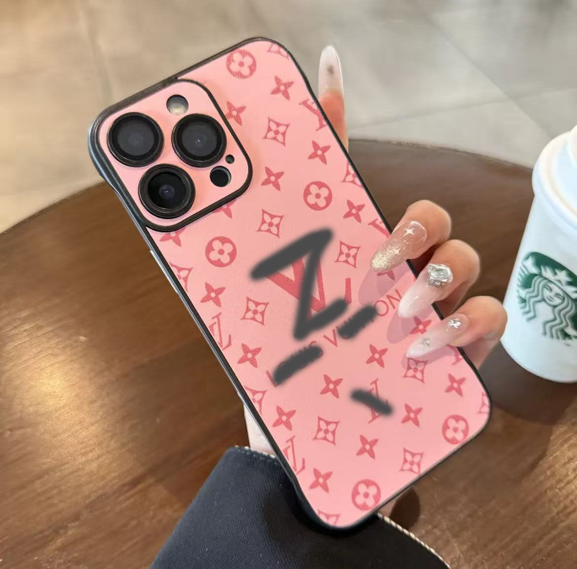 スマホケース  高級感ノーボーダーマホケース  ダブルＶ 耐衝撃・防振性能に優れ、高級感あふれるスマホケースで、iPhone12~17 に対応