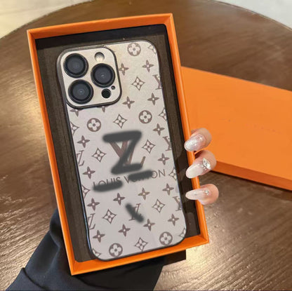 スマホケース  高級感ノーボーダーマホケース  ダブルＶ 耐衝撃・防振性能に優れ、高級感あふれるスマホケースで、iPhone12~17 に対応