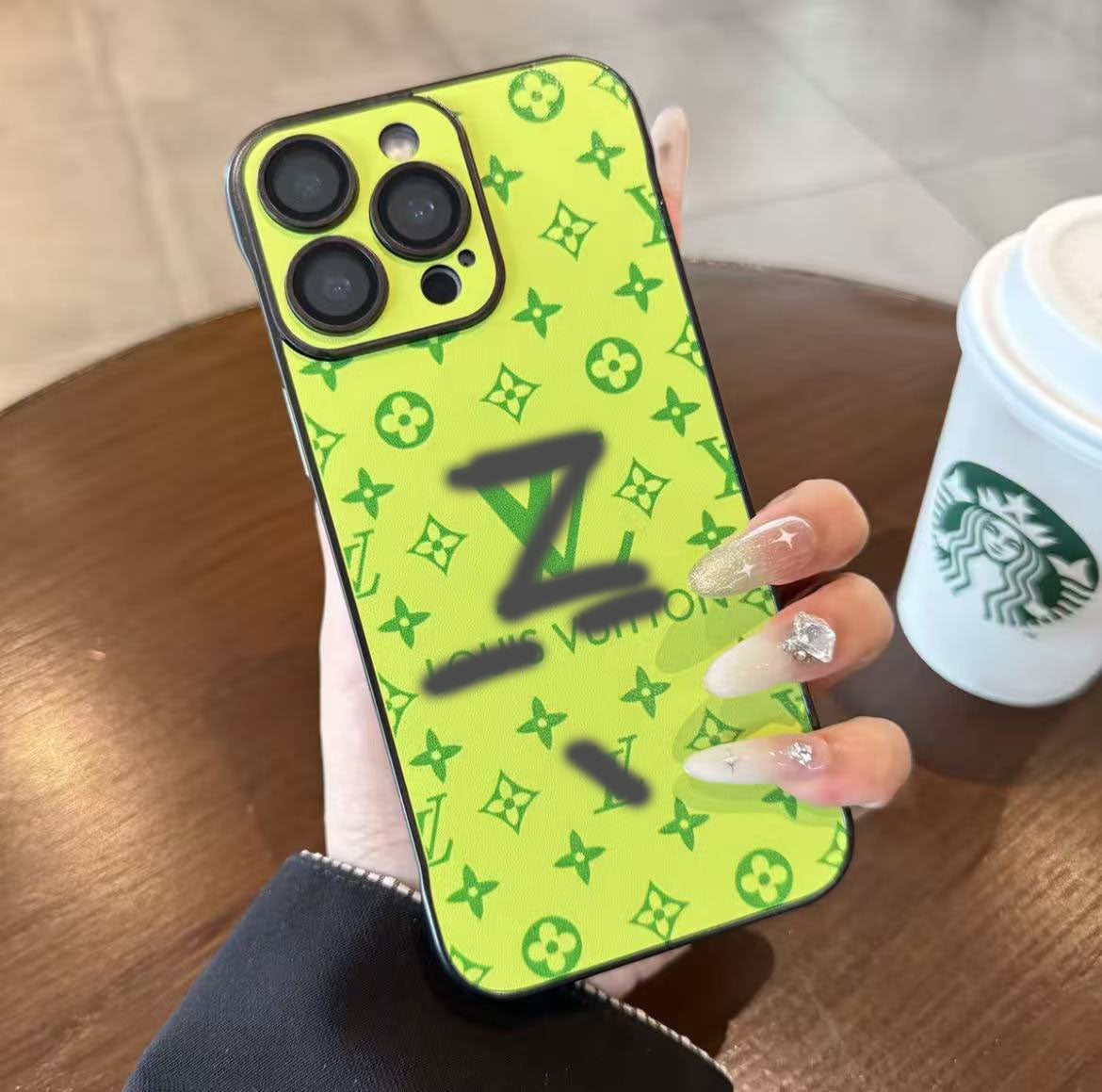 スマホケース  高級感ノーボーダーマホケース  ダブルＶ 耐衝撃・防振性能に優れ、高級感あふれるスマホケースで、iPhone12~17 に対応