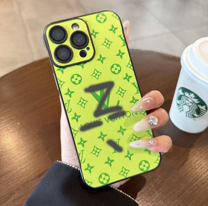 スマホケース  高級感ノーボーダーマホケース  ダブルＶ 耐衝撃・防振性能に優れ、高級感あふれるスマホケースで、iPhone12~17 に対応