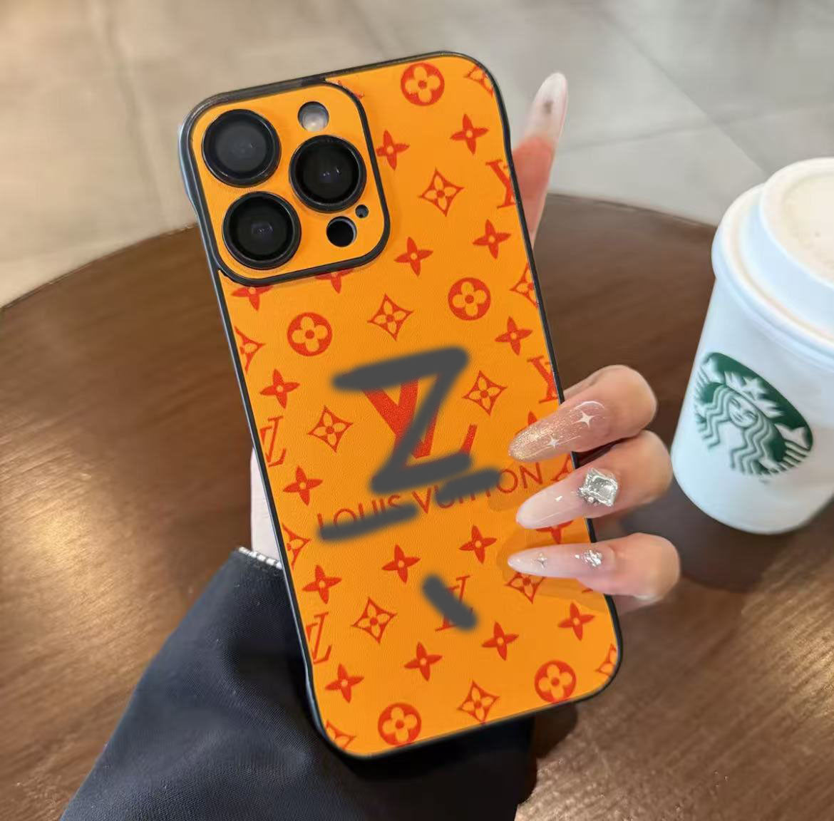 スマホケース  高級感ノーボーダーマホケース  ダブルＶ 耐衝撃・防振性能に優れ、高級感あふれるスマホケースで、iPhone12~17 に対応