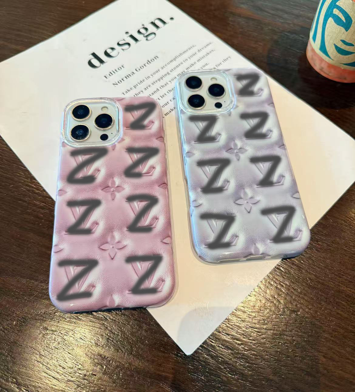 スマホケース  INS高級感  ダブルV 耐衝撃・防振性能に優れ、高級感あふれるスマホケースで、iPhone13~17 に対応