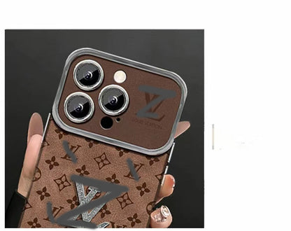 スマホケース  高級感ブレスレットを付き  ダブルV  耐衝撃・防振性能に優れ、高級感あふれるスマホケースで、iPhone11~17 に対応