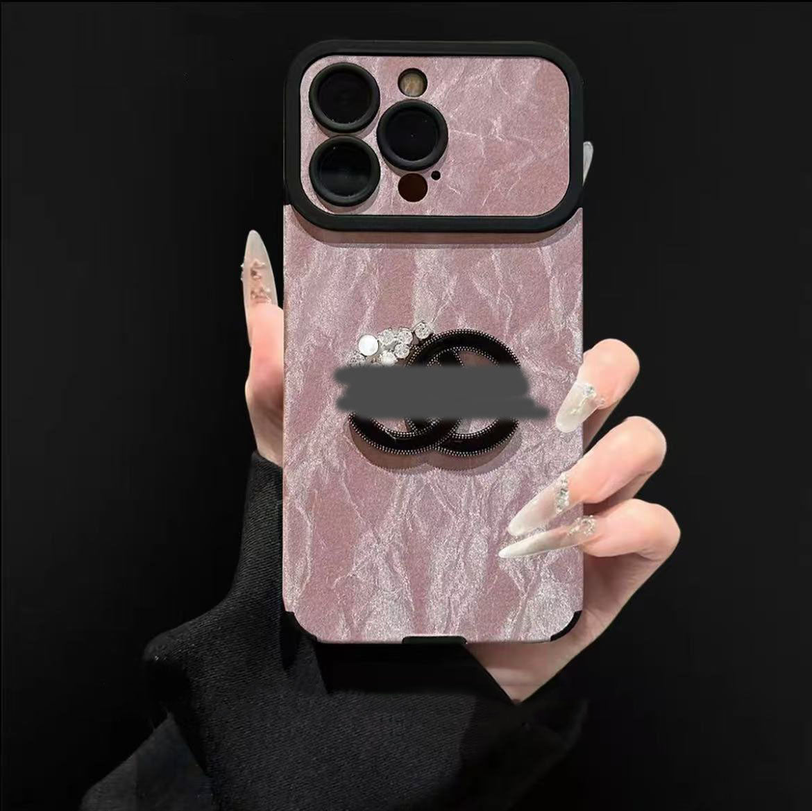 スマホケース  高級感ブレスレットを付き  ダブルC  耐衝撃・防振性能に優れ、高級感あふれるスマホケースで、iPhone11~17 に対応