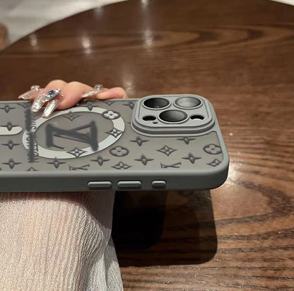 スマホケース  高級感マグネット式  ダブルV  レンズ保護付き   耐衝撃・防振性能に優れ、高級感あふれるスマホケースで、iPhone12~16 に対応