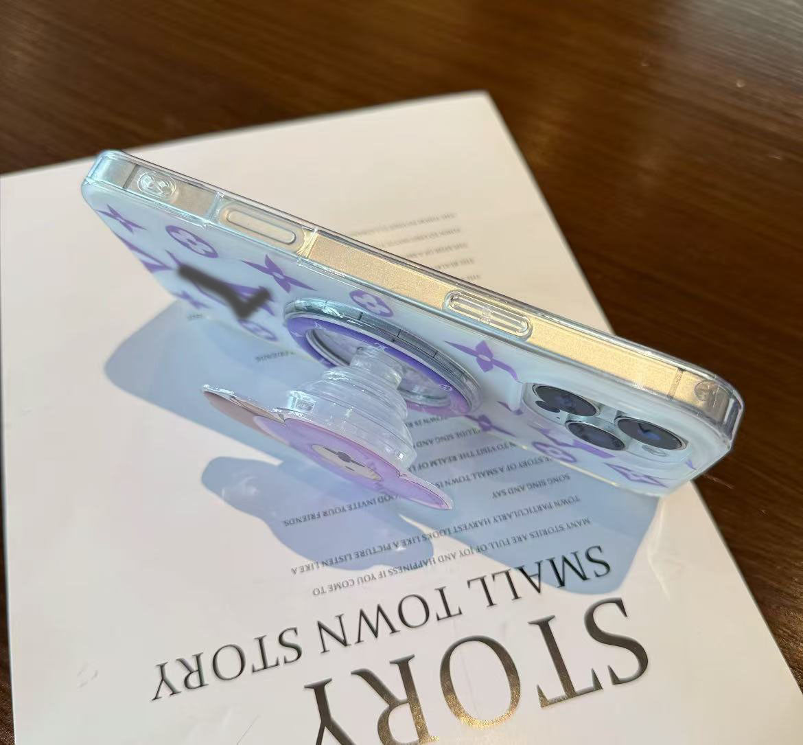 スマホケース  高級感マグネット式  ダブルV     耐衝撃・防振性能に優れ、高級感あふれるスマホケースで、iPhone13~17 に対応