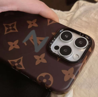 スマホケース  高級感マグネット式  ダブルV    耐衝撃・防振性能に優れ、高級感あふれるスマホケースで、iPhone13~16に対応