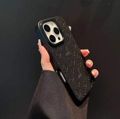 スマホケース  高級感レザー製  ダブルV  グリッタース  耐衝撃・防振性能に優れ、高級感あふれるスマホケースで、iPhone13~17 に対応