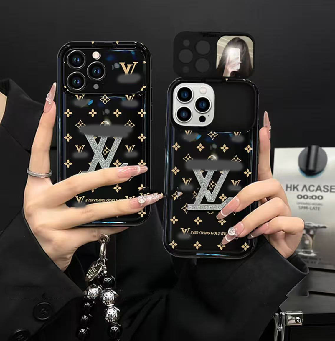 スマホケース  高級感大きな窓付き  ダブルV  ブレスレットを付き   耐衝撃・防振性能に優れ、高級感あふれるスマホケースで、iPhone11~17 に対応