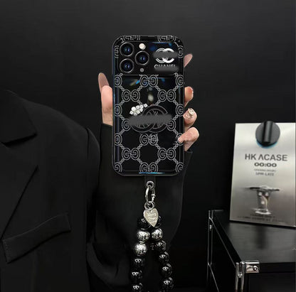 スマホケース  高級感大きな窓付き  ダブルC  ブレスレットを付き  耐衝撃・防振性能に優れ、高級感あふれるスマホケースで、iPhone11~17 に対応