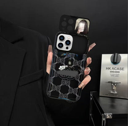 スマホケース  高級感大きな窓付き  ダブルC  ブレスレットを付き  耐衝撃・防振性能に優れ、高級感あふれるスマホケースで、iPhone11~17 に対応