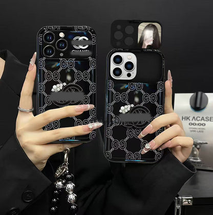 スマホケース  高級感大きな窓付き  ダブルC  ブレスレットを付き  耐衝撃・防振性能に優れ、高級感あふれるスマホケースで、iPhone11~17 に対応