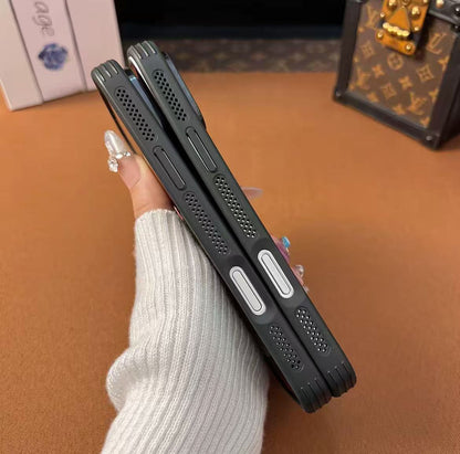 スマホケース  高級感PU 素材  ダブルV  耐衝撃・防振性能に優れ、高級感あふれるスマホケースで、iPhone13~17 に対応