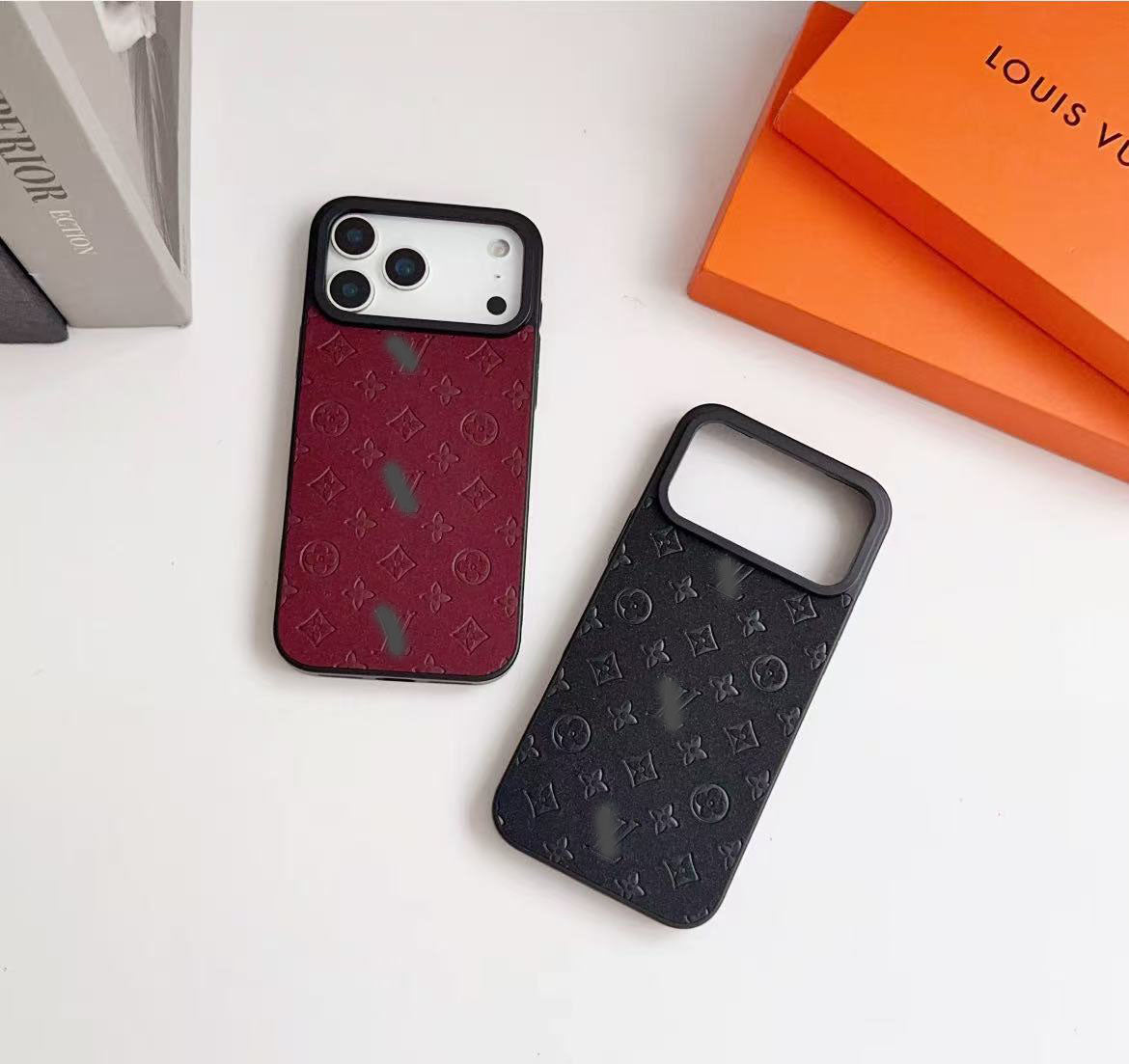 スマホケース  高級感レザー製  ダブルV  耐衝撃・防振性能に優れ、高級感あふれるスマホケースで、iPhone13~17 に対応