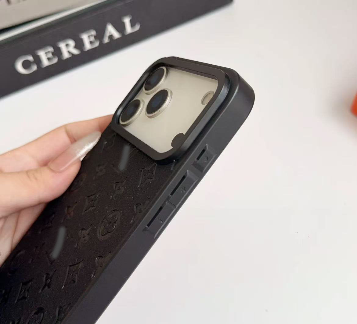 スマホケース  高級感レザー製  ダブルV  耐衝撃・防振性能に優れ、高級感あふれるスマホケースで、iPhone13~17 に対応