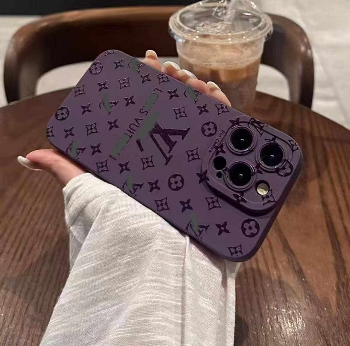 スマホケース  ダブルV 10色   耐衝撃・防振性能に優れ、高級感あふれるスマホケースで、iPhone11~17 に対応