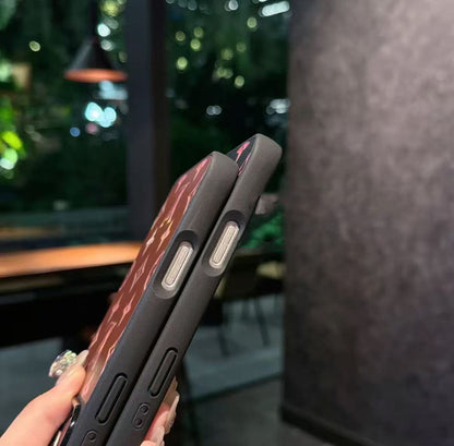 スマホケース  高級感レーザー光沢  ダブルV  耐衝撃・防振性能に優れ、高級感あふれるスマホケースで、iPhone14~16 に対応