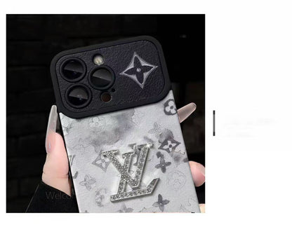 スマホケース  高級感 ストラップ付き  ダブルV  耐衝撃・防振性能に優れ、高級感あふれるスマホケースで、iPhone11~17 に対応