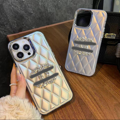 スマホケース  高級感菱格柄  ダブルC  耐衝撃・防振性能に優れ、高級感あふれるスマホケースで、iPhone12~16 に対応