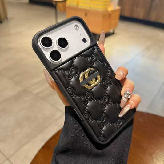 スマホケース  高級感レザーエンボス  ダブルG  耐衝撃・防振性能に優れ、高級感あふれるスマホケースで、iPhone13~17 に対応