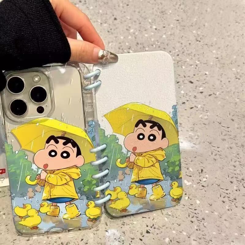 本型スマホケース アヒルの赤ちゃんとクレヨンしんちゃんテーマ 手帳型スマホケース  キャラクターの柔らかい 折りたたみ式 ノート型 スマホケース  iPhone に対応