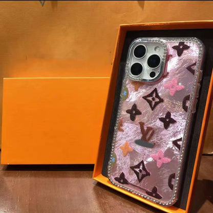 スマホケース  高級感レーザー光 ダブルV    耐衝撃・防振性能に優れ、高級感あふれるスマホケースで、iPhone13~16 に対応