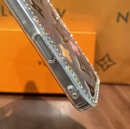 スマホケース  高級感レーザー光 ダブルV    耐衝撃・防振性能に優れ、高級感あふれるスマホケースで、iPhone13~16 に対応