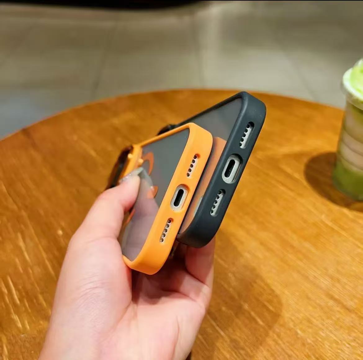 スマホケース  メタルレンズ マグネットスマホケース  耐衝撃・防振性能に優れ、高級感あふれるスマホケースで、iPhone 11~17 に対応