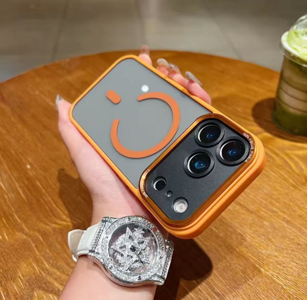 スマホケース  メタルレンズ マグネットスマホケース  耐衝撃・防振性能に優れ、高級感あふれるスマホケースで、iPhone 11~17 に対応