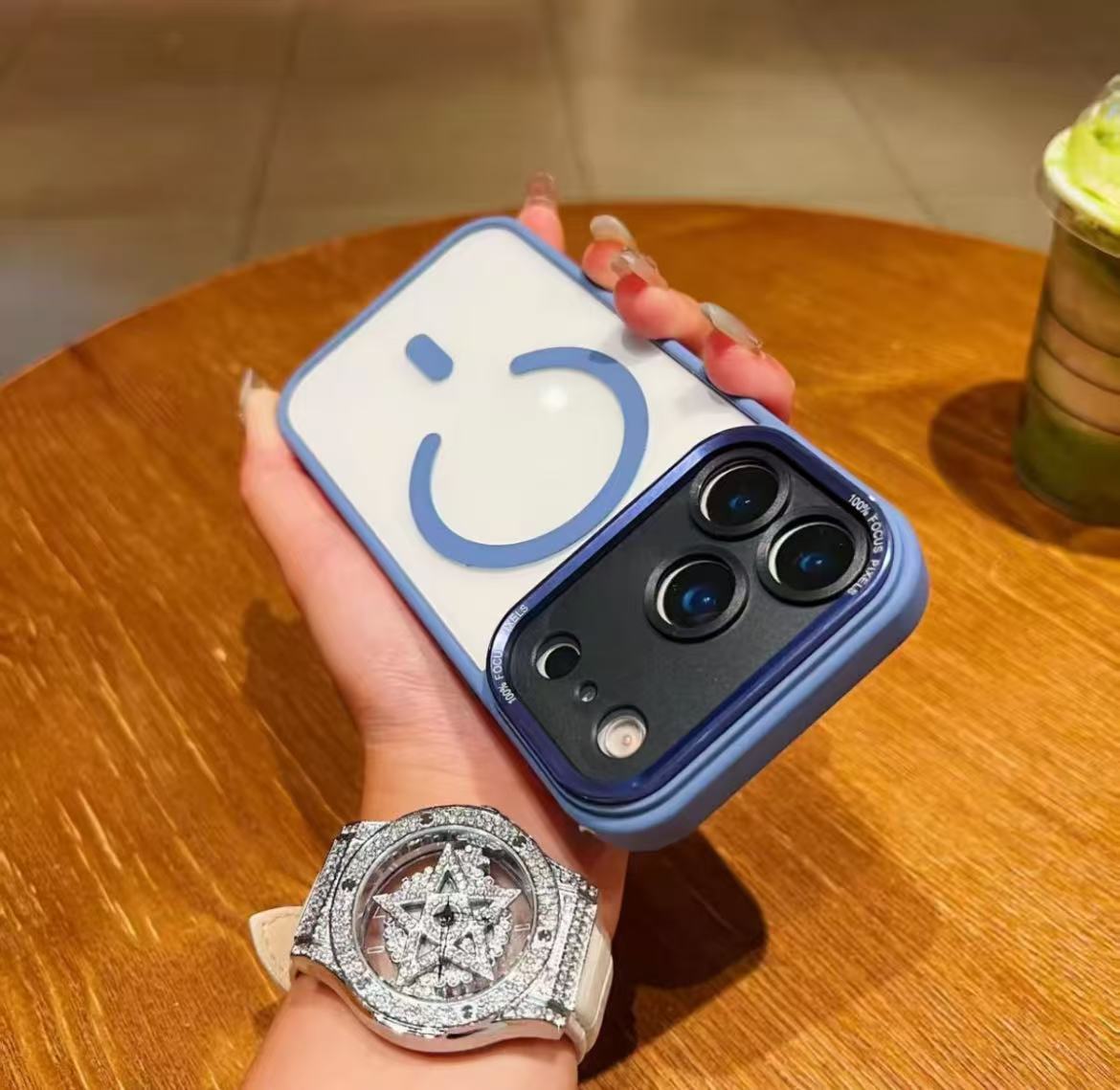 スマホケース  メタルレンズ マグネットスマホケース  耐衝撃・防振性能に優れ、高級感あふれるスマホケースで、iPhone 11~17 に対応