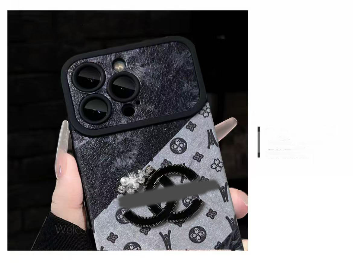 スマホケース  高級感ブレスレットを付き  ダブルC  耐衝撃・防振性能に優れ、高級感あふれるスマホケースで、iPhone11~17 に対応